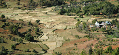 Spokojne vasi in samostani na treku po burmanskih kmetih