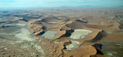 Namib, najlepšo puščavo, preletimo 