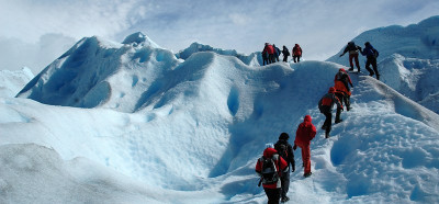 Treking po enem redkih napredujočih ledenikov